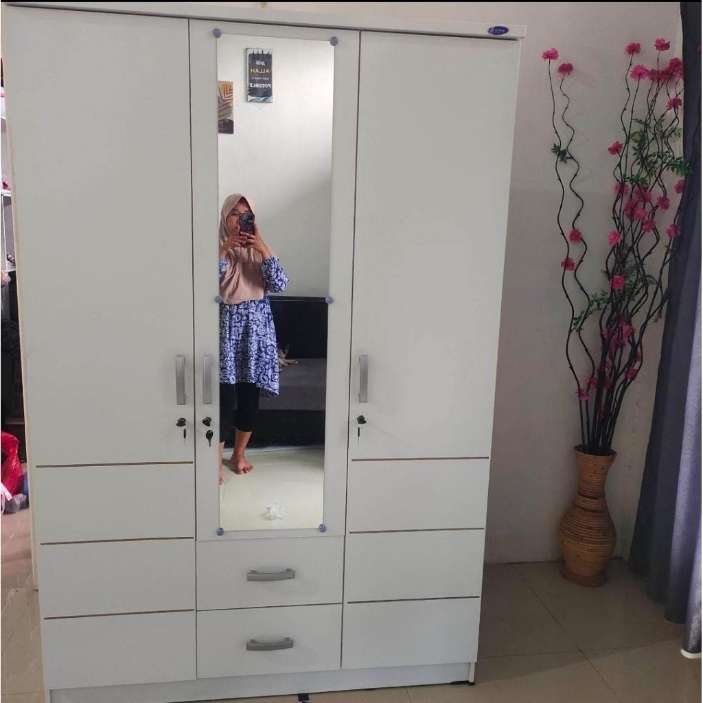 Lemari Baju 3Pintu Kaca Panjang