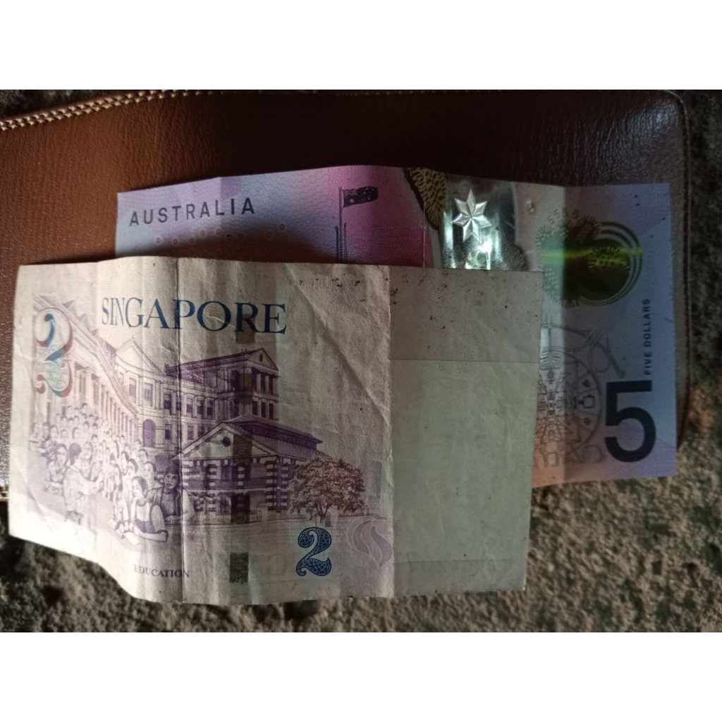 Koleksi  Uang AUD 1 lembar 5$SGD 1 lembar 2$Riyal 10Ringgit 1