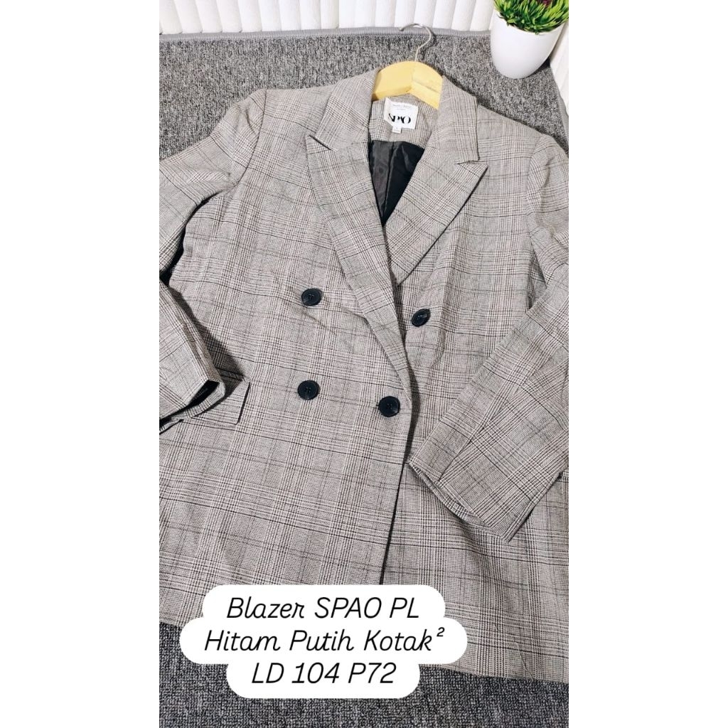 Blazer SPAO Hitam Putih Kotak² Preloved
