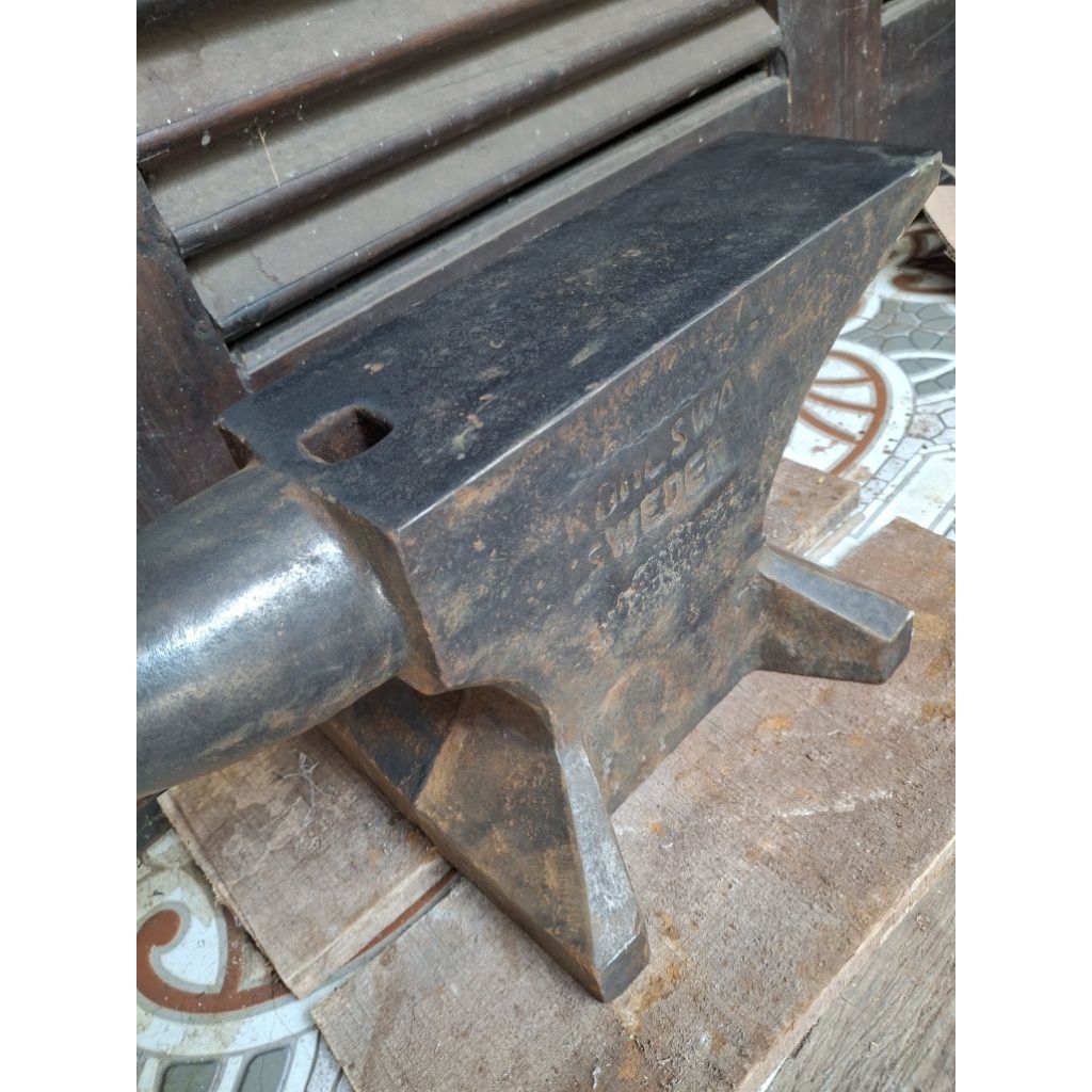 Paron Anvil Kohlswa Sweeden 50kg..untuk pngiriman silahkan chat atau bisa pakai jnt truking