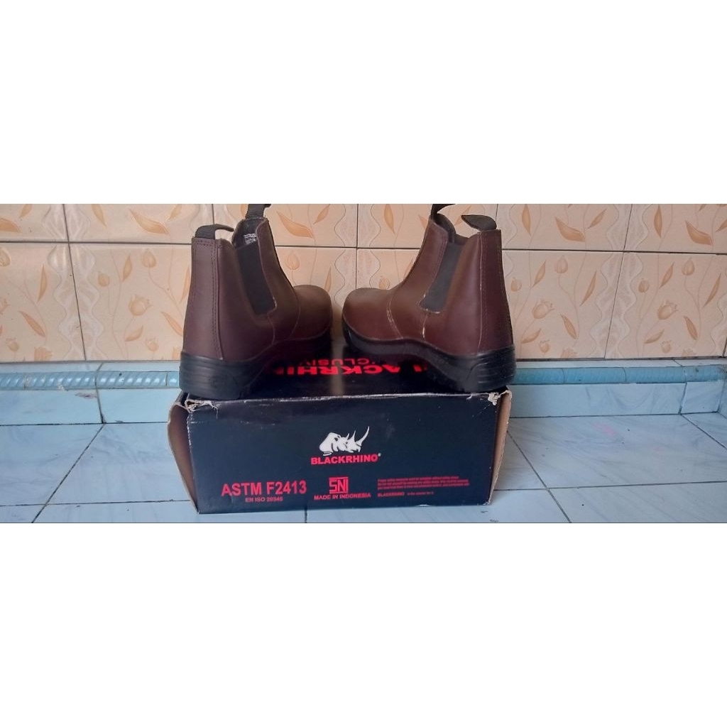 black Rhino safety shoes