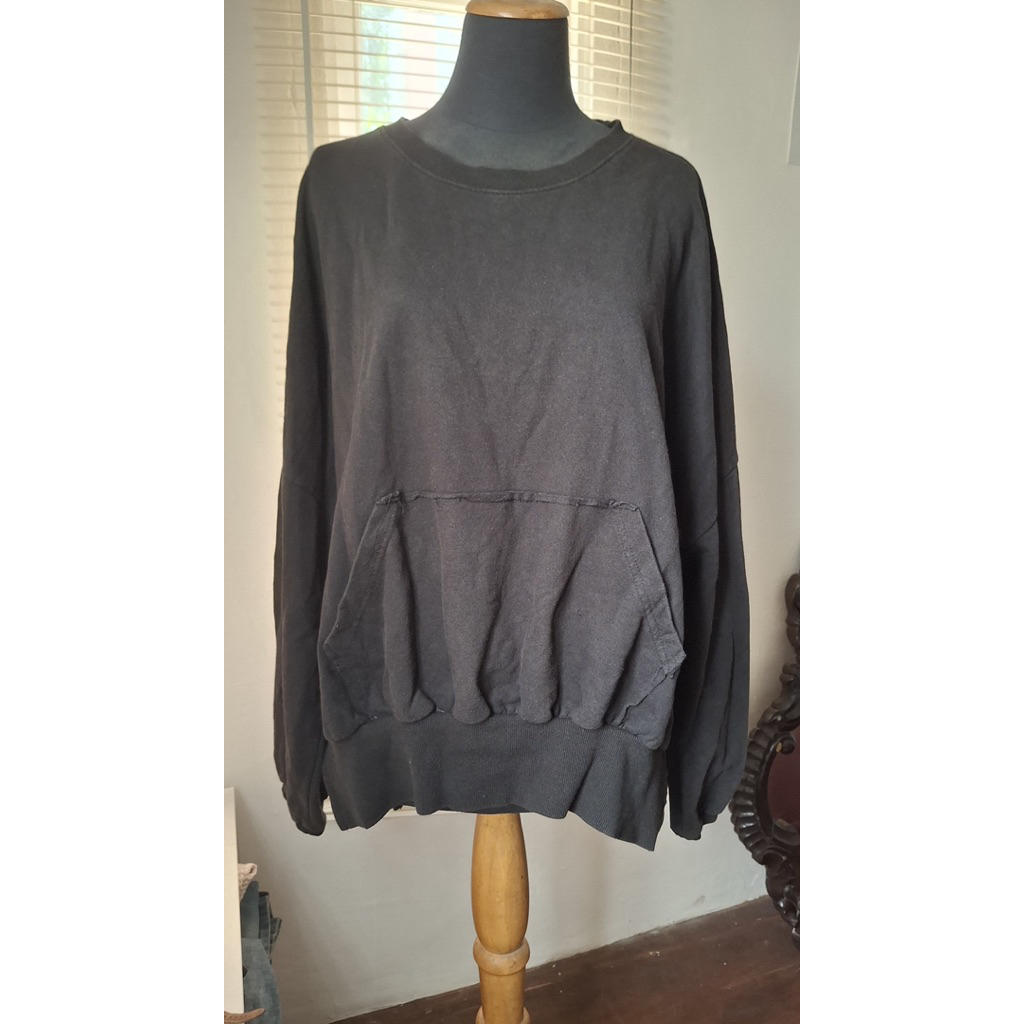 preloved crewneck hitam