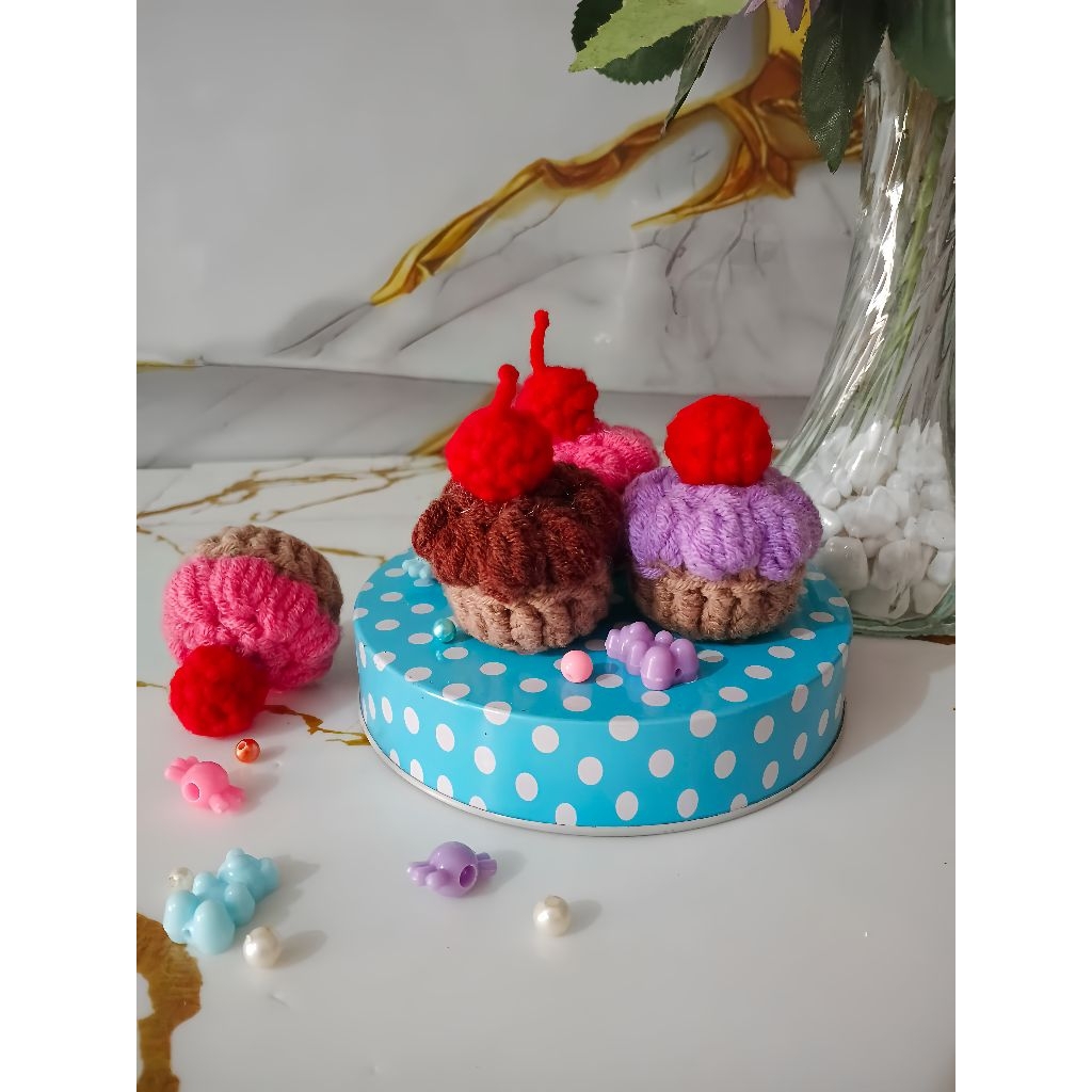 TINY KEYCHAIN CROCHET AMIGURUMI CUPCAKE