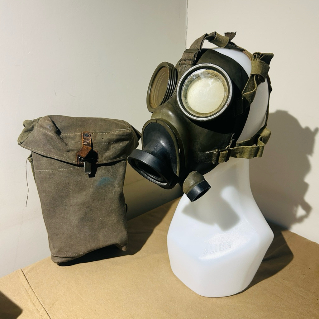 Vintage Dutch Military Gasmask Model K 1953 | Masker Gas Model K Tentara Belanda Era 1950-an Vintage