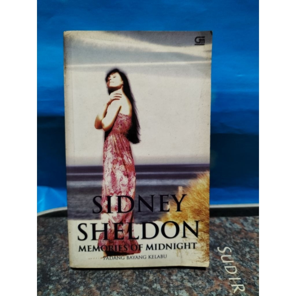 BUKU BEKAS MEMORIES OF MIDNIGHT