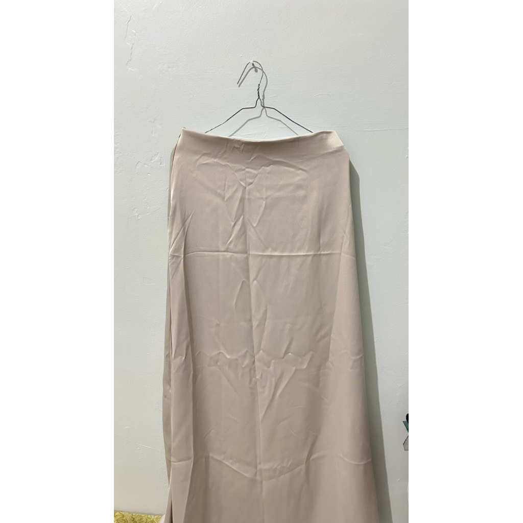 PRELOVED ROK SATIN / SATIN SKIRT / SILKY SKIRT GELSEY ROOMS