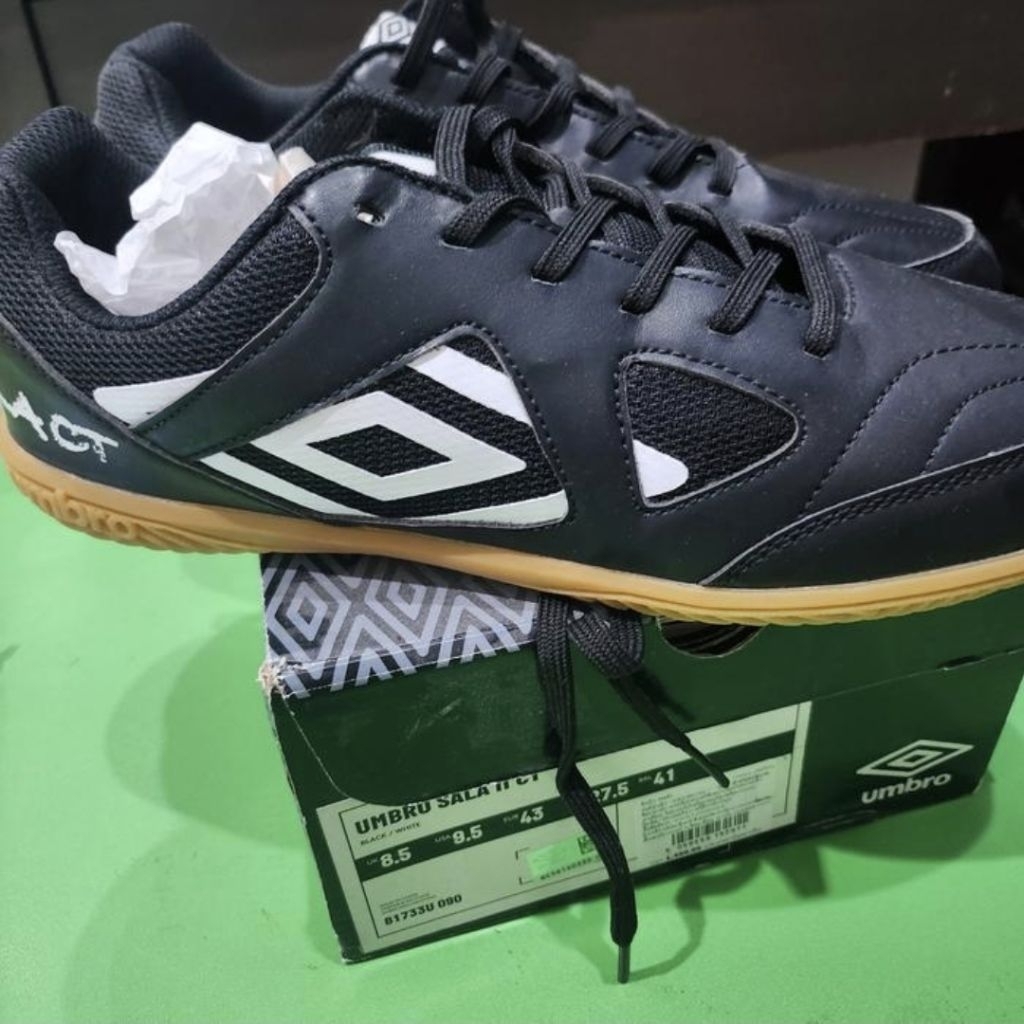 Sepatu Umbro Futsal Sala II CT Black