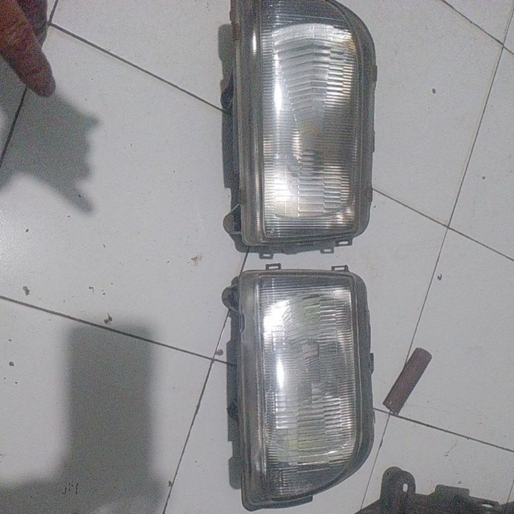 sepasang lampu mitsbubishi TS120ss