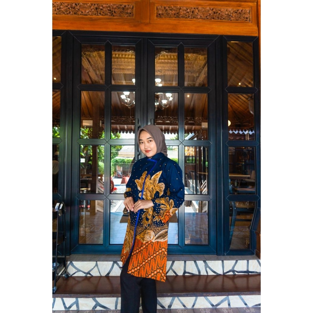 Tunik Bunga Navy batik yang elegan dan mewah premium