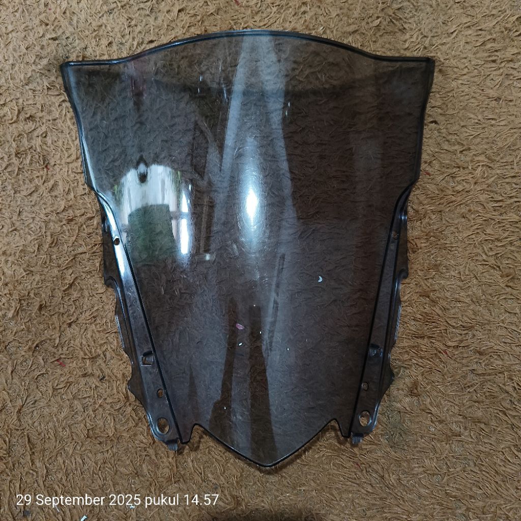 visor windshield R 15 V3 vva bekas original