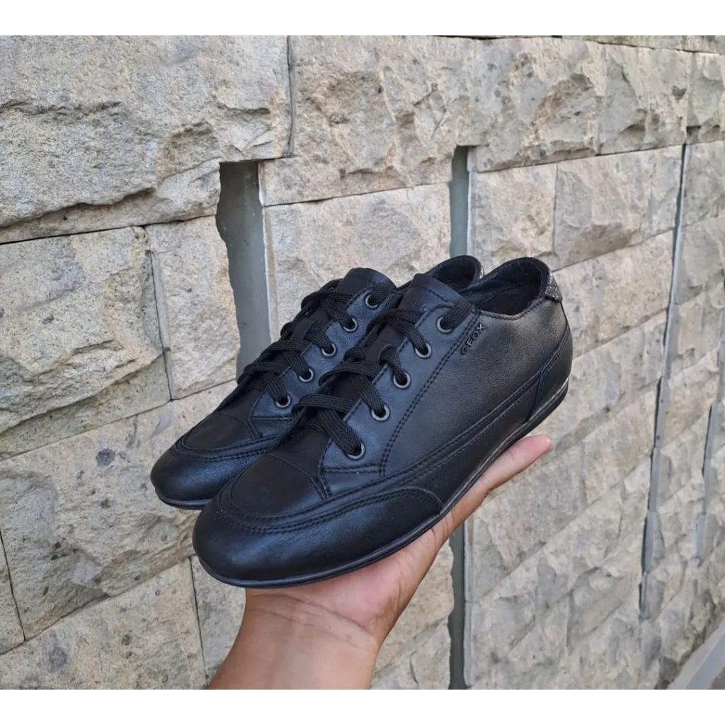 Sepatu black Geox