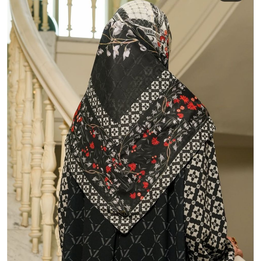 vivi zubedi monogram lineage scraf, black..  Baca Deskripsi 