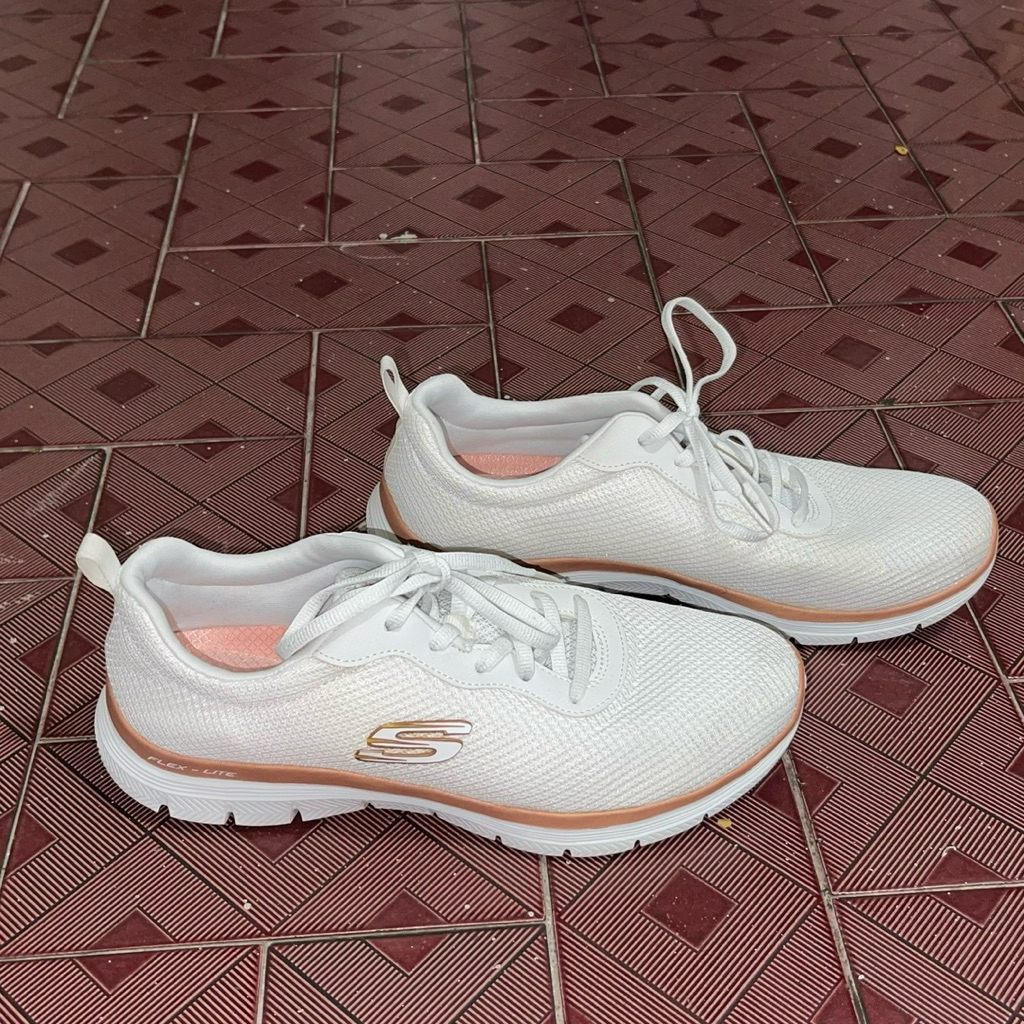 SEPATU WANITA SKECHERS AIR COOLED MEMORY FOAM PUTIH WHITE (PRELOVED)