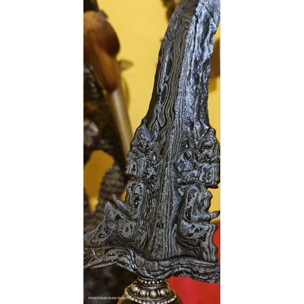 Keris omyang  pamor buntel mayit