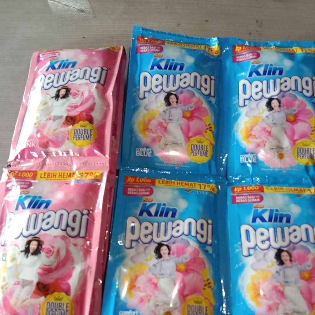 So klin pewangi renteng isi 12 sachet