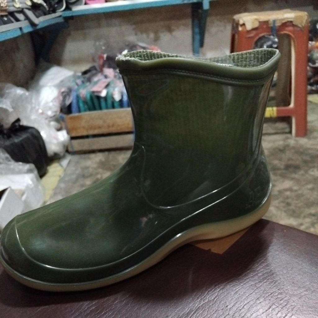 sepatu bot ap pendek