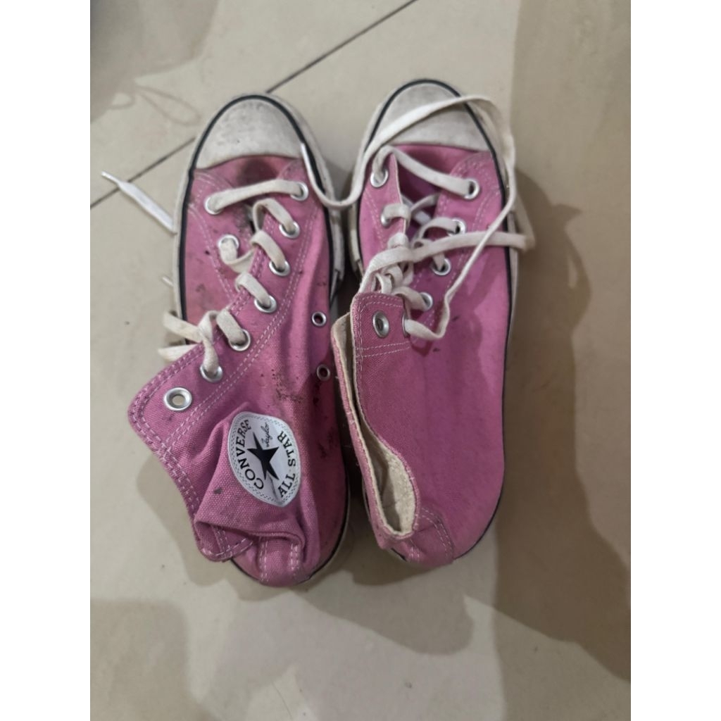 Preloved Sepatu Converse High Pink
