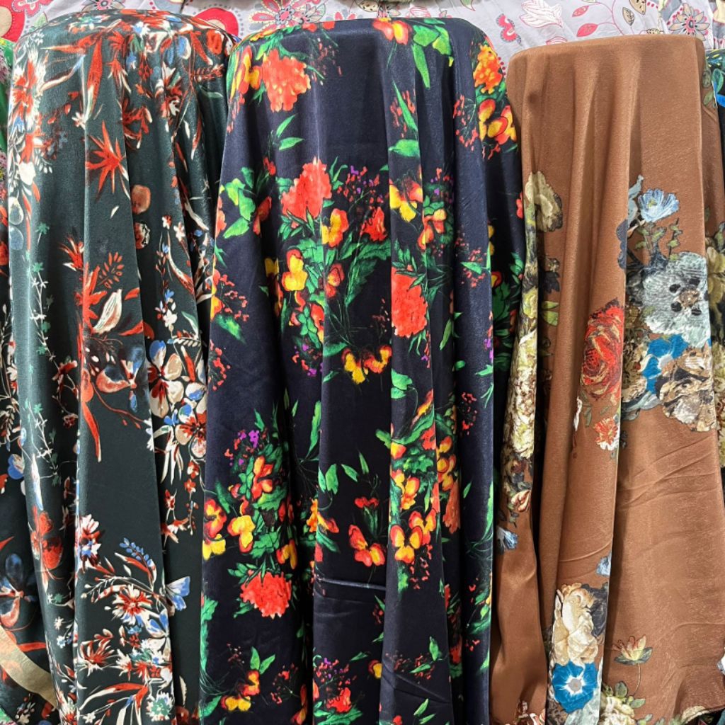 kain  satin maxmara silk premium motif bunga