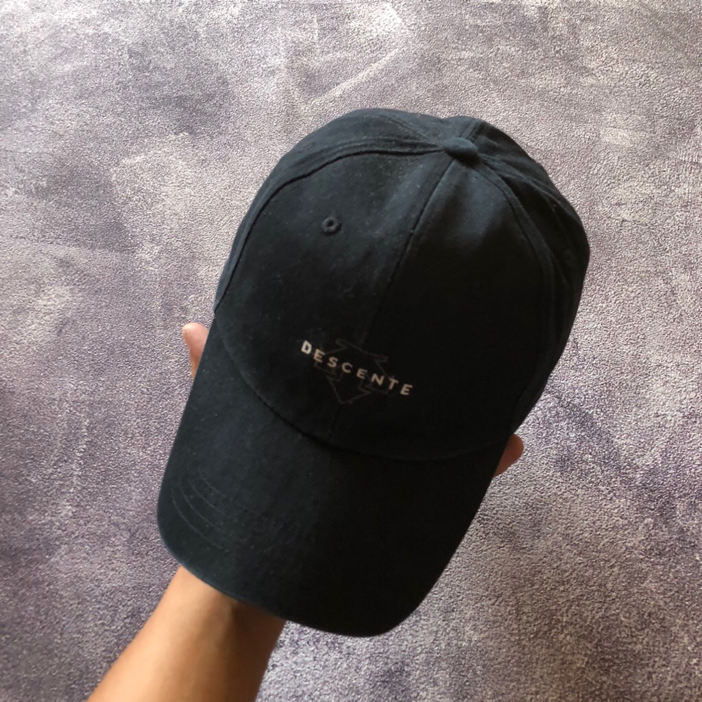 Cap DESCENTE Big Logo Second One Size Fit All,Bahan Sangat Bagus,Black Baseball cap second hat secon