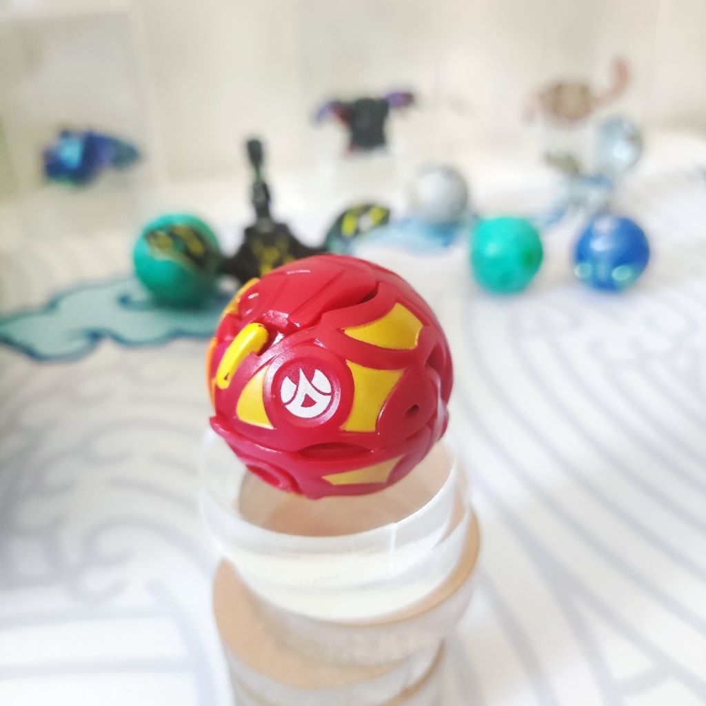 Bakugan B2 Pyrus Helix Dragonoid Bakugan