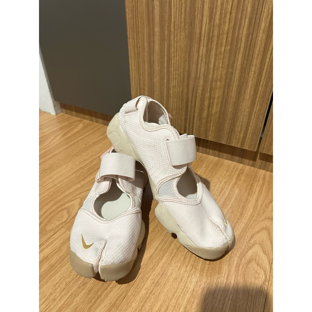 Preloved Sepatu Nike Air Rift Soft Pink