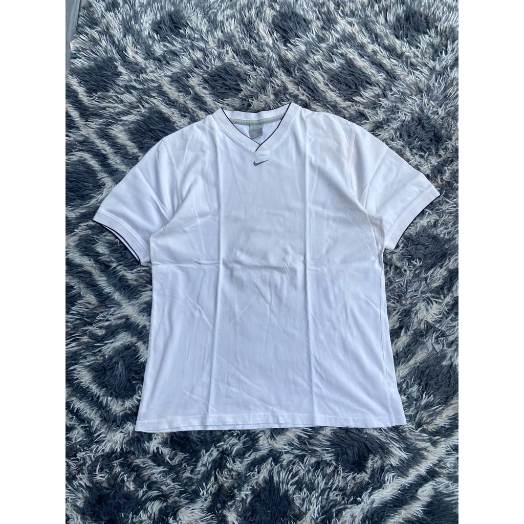 tshirt nike y2k center logo v neck