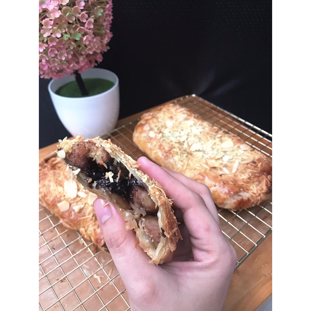 Banana Strudel/ Banana Puff Pastry/ Pisang Coklat Lumer/ bukan Bolen Pisang/  Kue Pisang Coklat/ Cak
