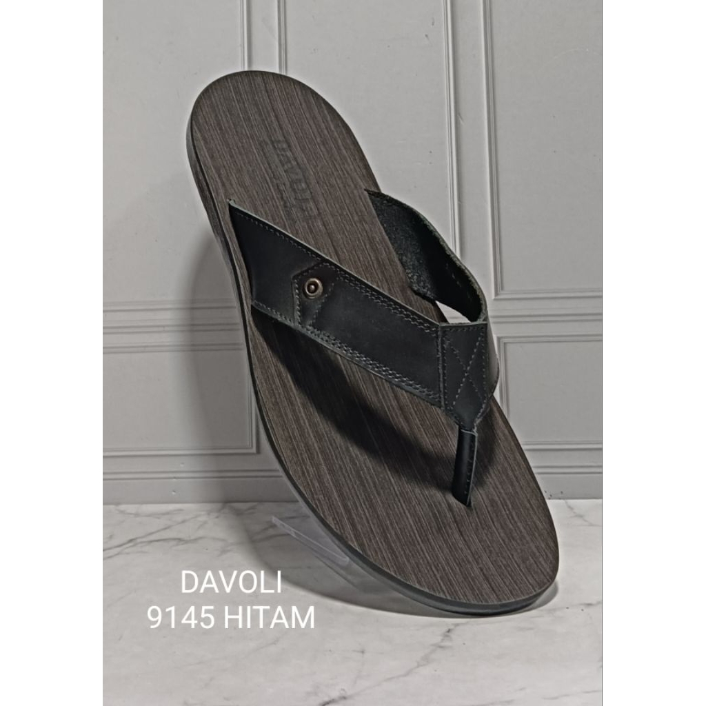 sandal jepit cowok bahan kulit asli ringan dan nyaman di pakai , tapak anti slip brand DAVOLI