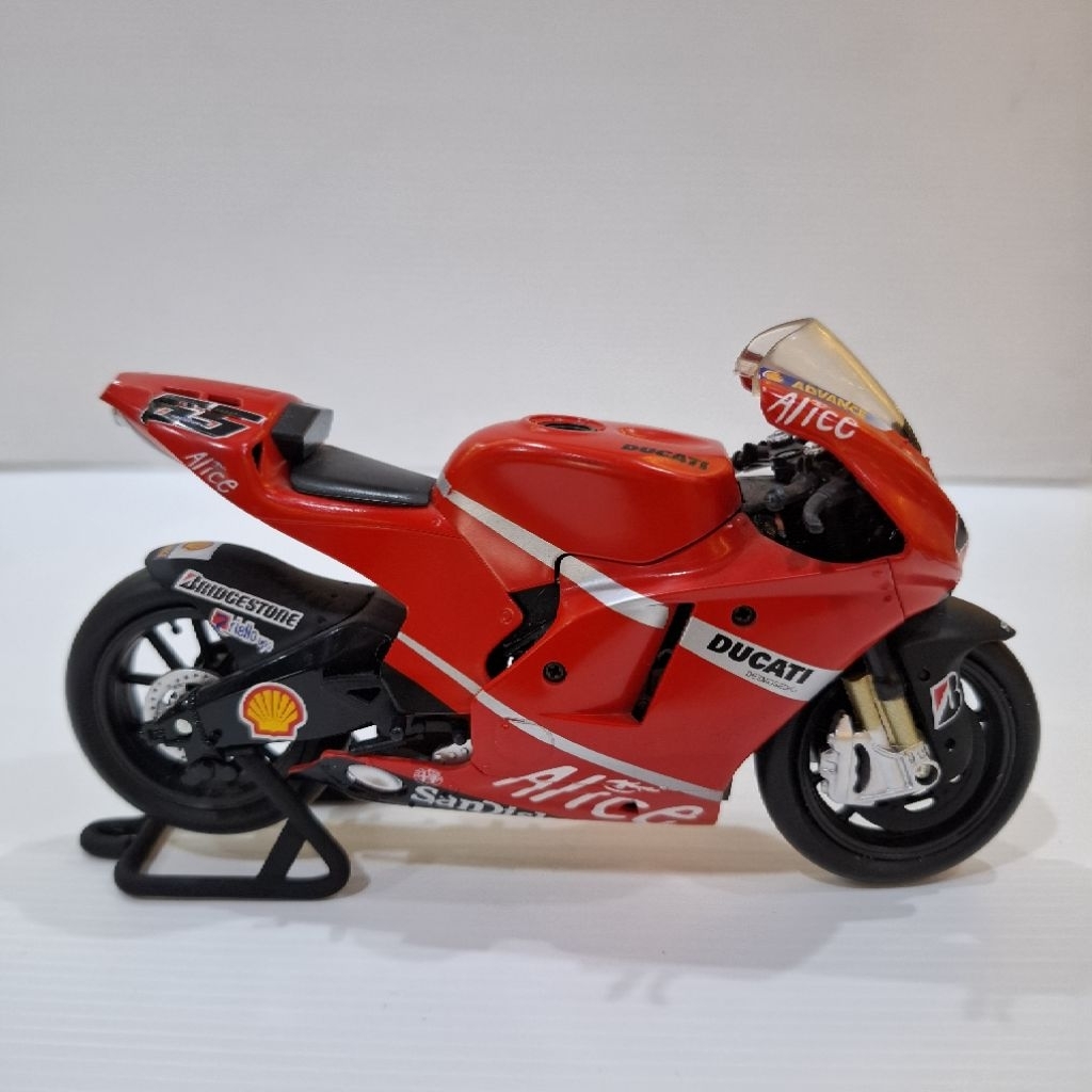 Newray Ducati Desmosedici Loris Capirossi #65