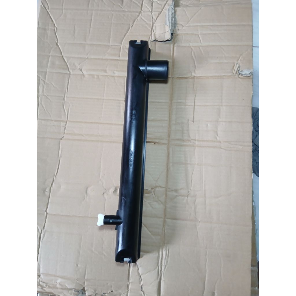 UPPERTANK RADIATOR/HINO DUTRO (bawah)