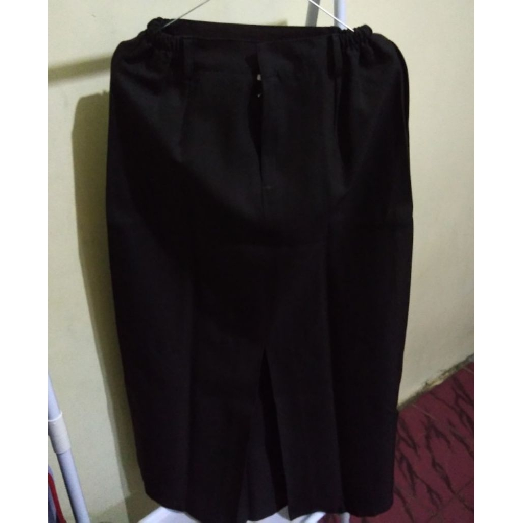 PRELOVED Seragam Pramuka Rapilo Perempuan SMP/SMA Size M (rok saja)