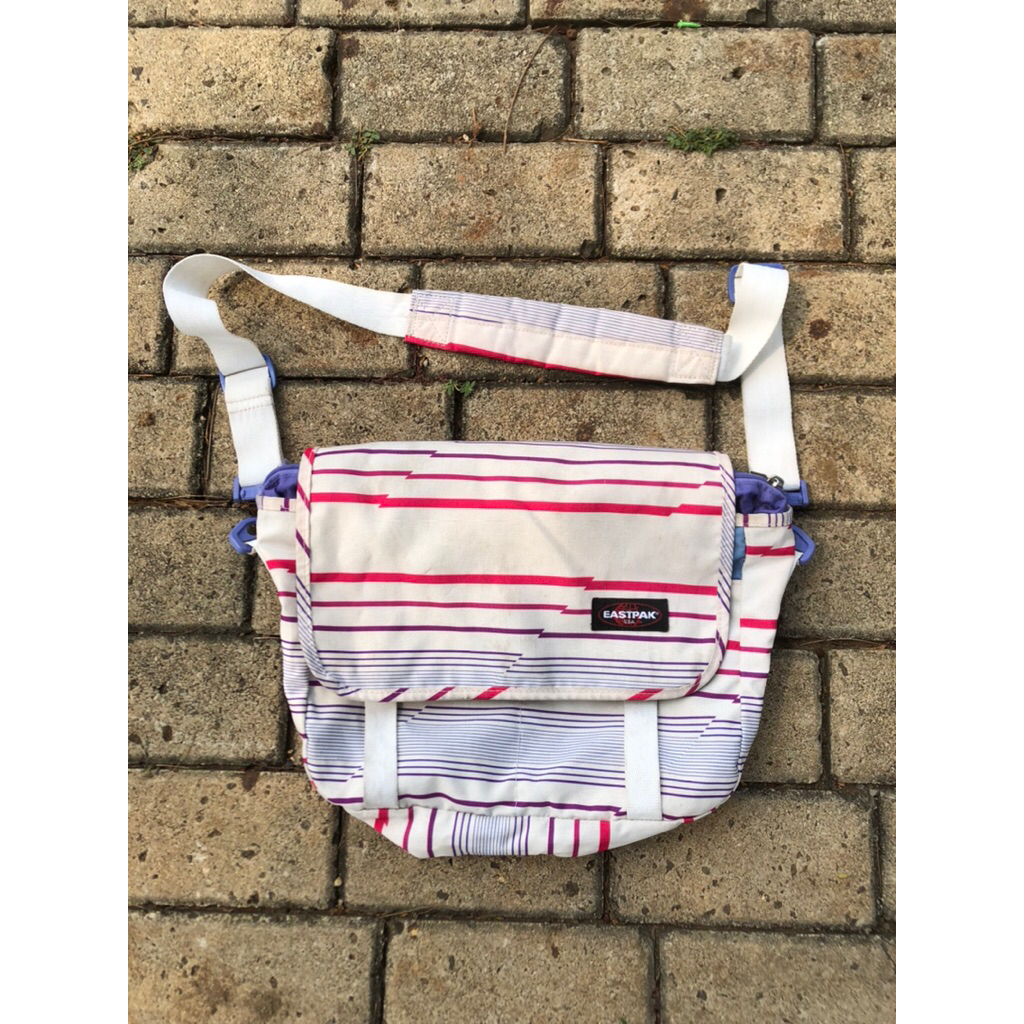 eastpak slingbag