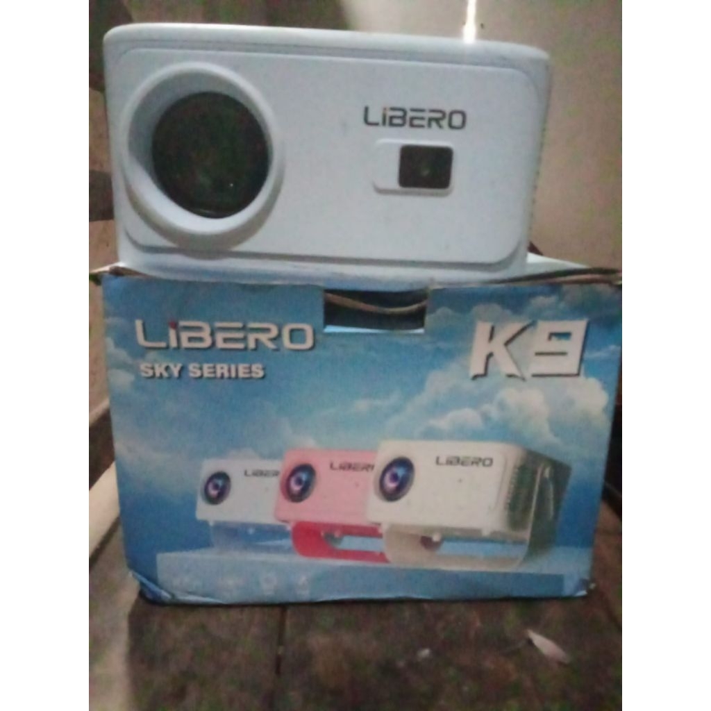 PROYEKTOR LIBERO FULLSET (DGN TRIPOD & LAYAR PANCAR NYA)