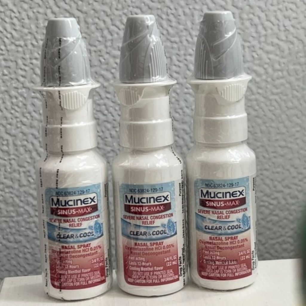 Mucinex Sinus-Max Severe Nasal Congestion Relief Clear & Cool Nasal Spray.