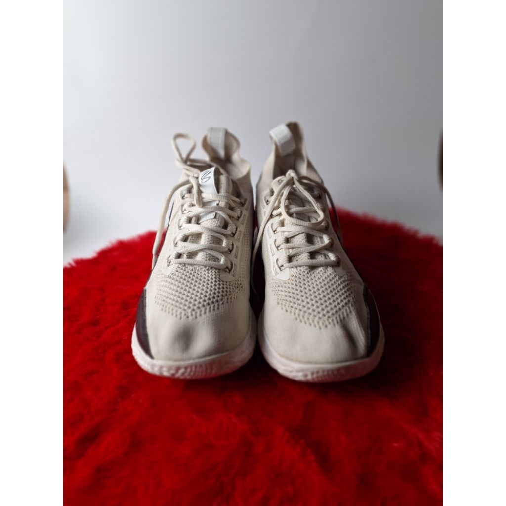 sepatu basket second size 45