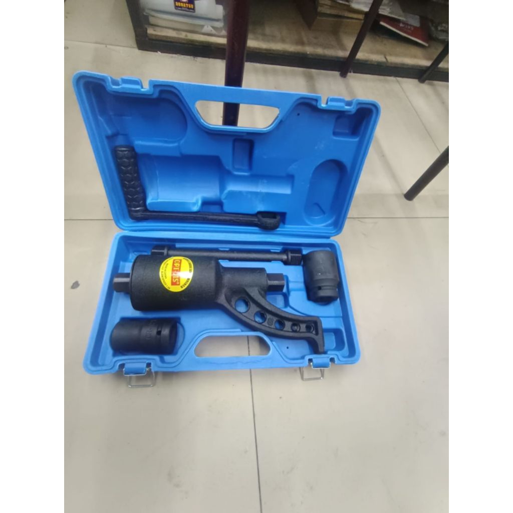 Labor Saving wrench / kunci roda truck Car motorcycle