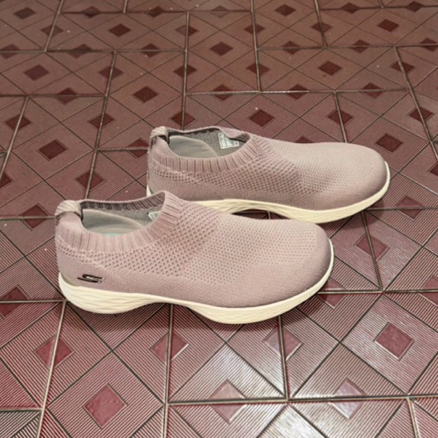 SEPATU WANITA SKECHERS YOU WALK TAUPE (PRELOVED)