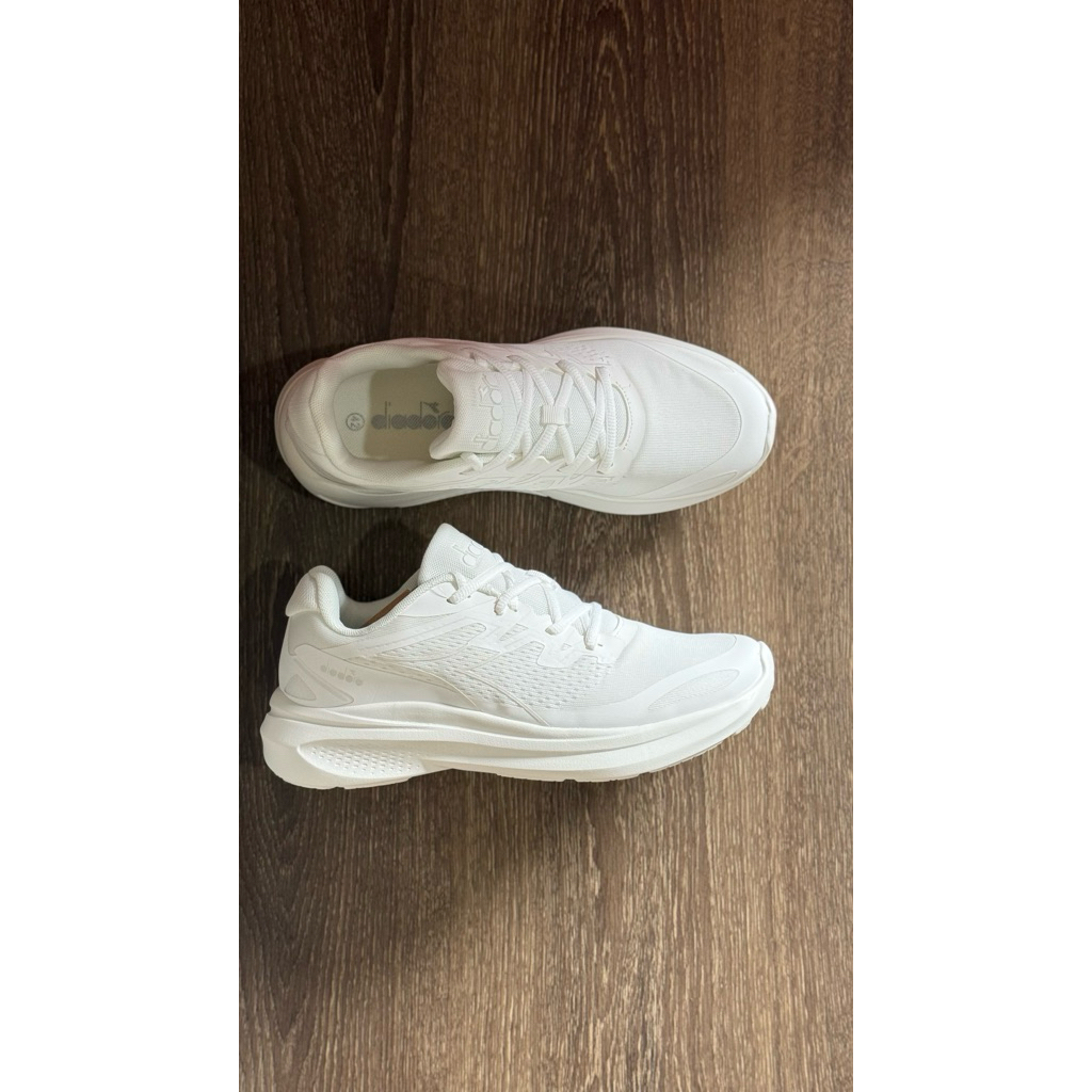 Diadora maze/ Sepatu Diadora Pria Sale/ Sepatu Diadora Pria Putih Original Sale/ Diadora BNIB Pria