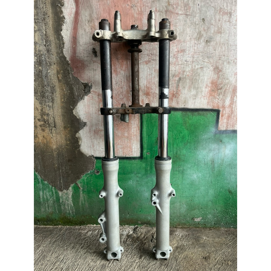 Shock depan suzuki gt250 380 original copotan