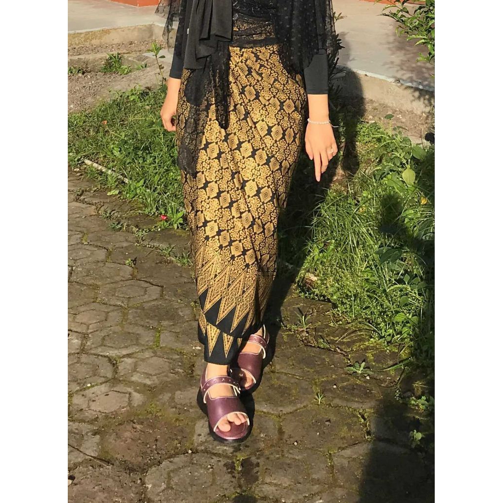 Rok lilit batik hitam gold (preloved)