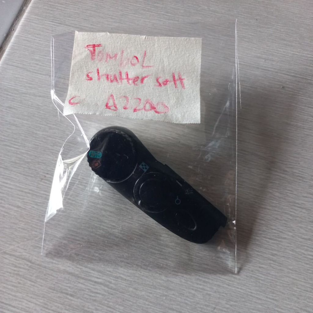 Tombol SHUTTER  Kamera digital pocket bekas copotan.