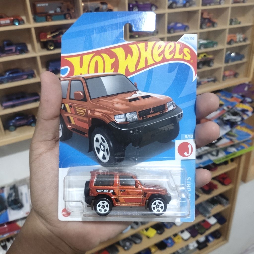 Hotwheels Mitsubishi Pajero Evolution Mainan Anak