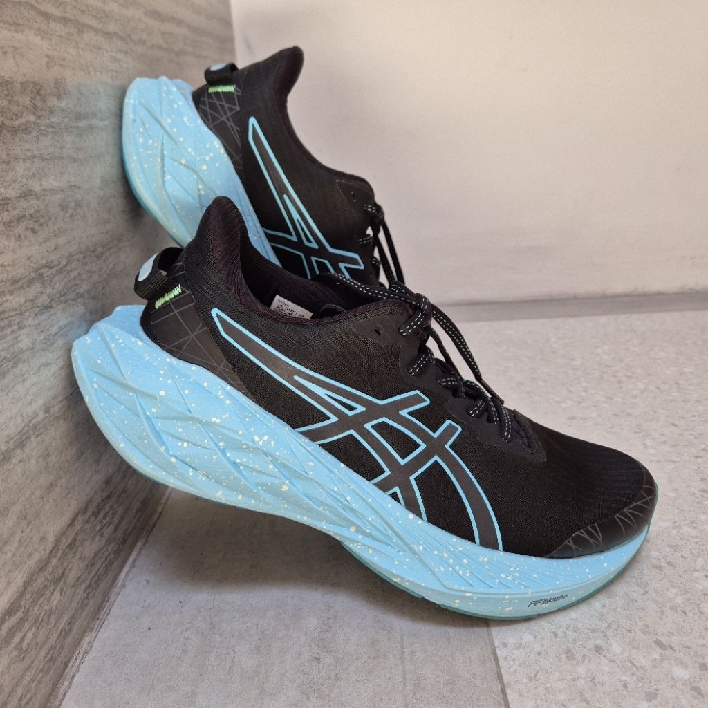 Running Shoes ASICS Novablast 4 Lite bekas