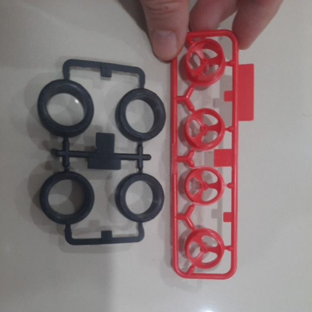 Velg Small Narrow Merah + Ban Ori Tamiya Velg Small Narrow Ori