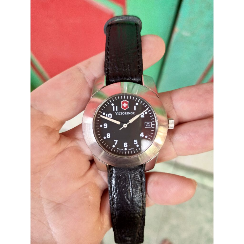 Jam tangan victorinox