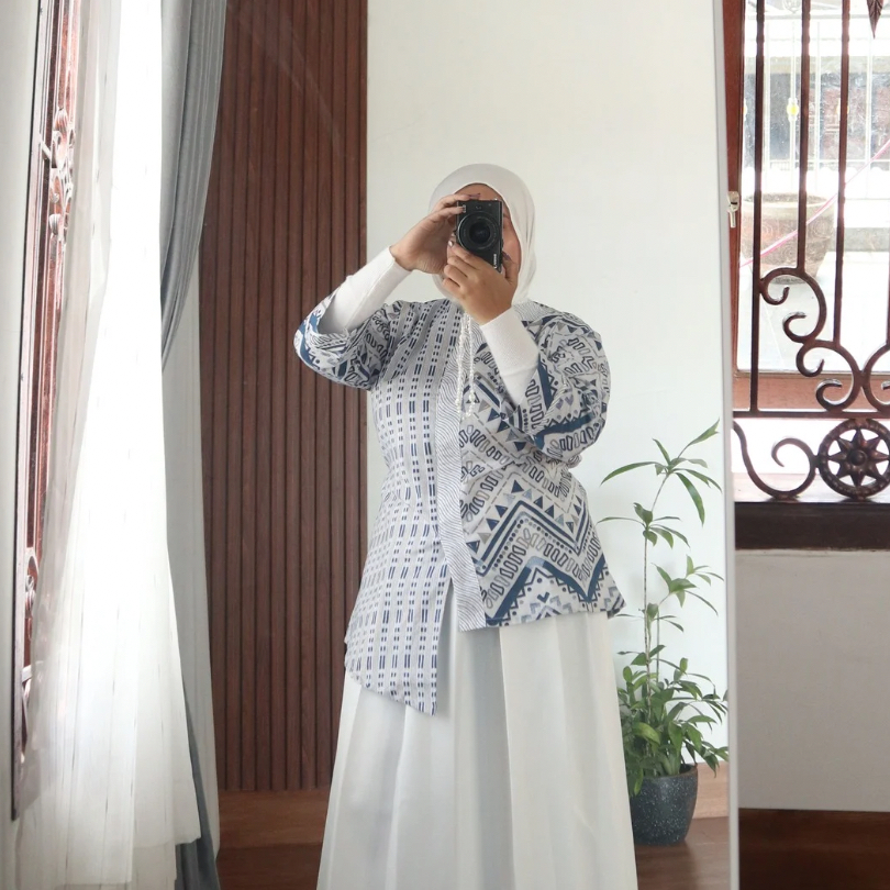 Atasan Batik Wanita Modern - Arunika Blouse Series (Blue) | Rona Prana