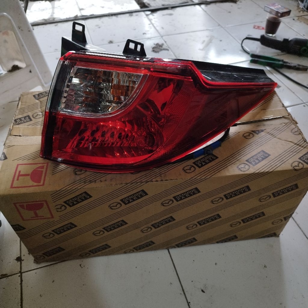 Stoplamp Lampu Belakang Mazda 5 Mazda5 2010 2011 2012 Kanan Original