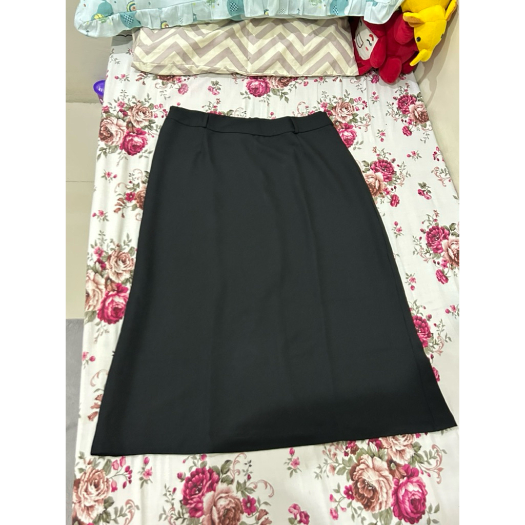 Preloved Rok A Line Hitam by Kireina Fashion