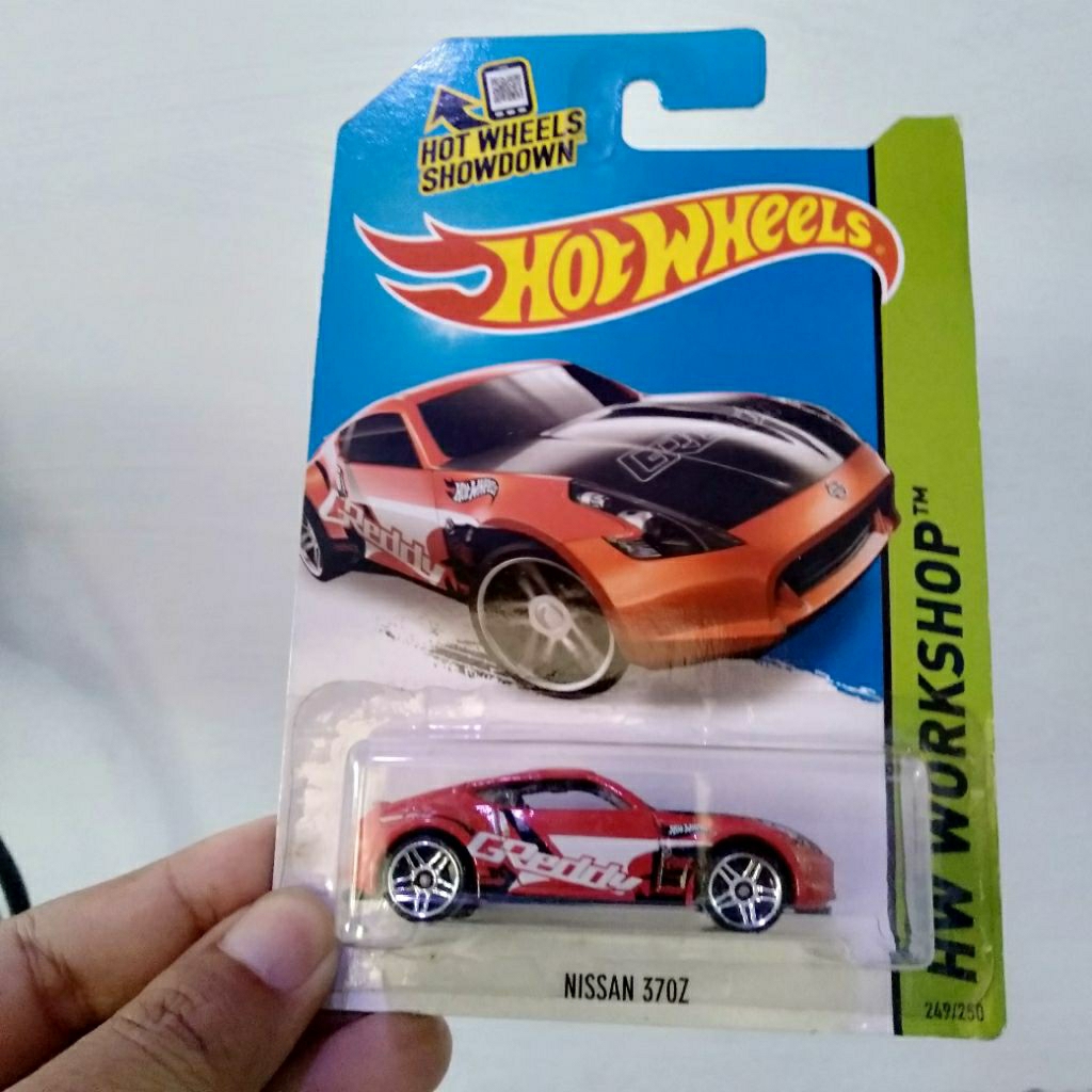 Hotwheels nissan 370z merah