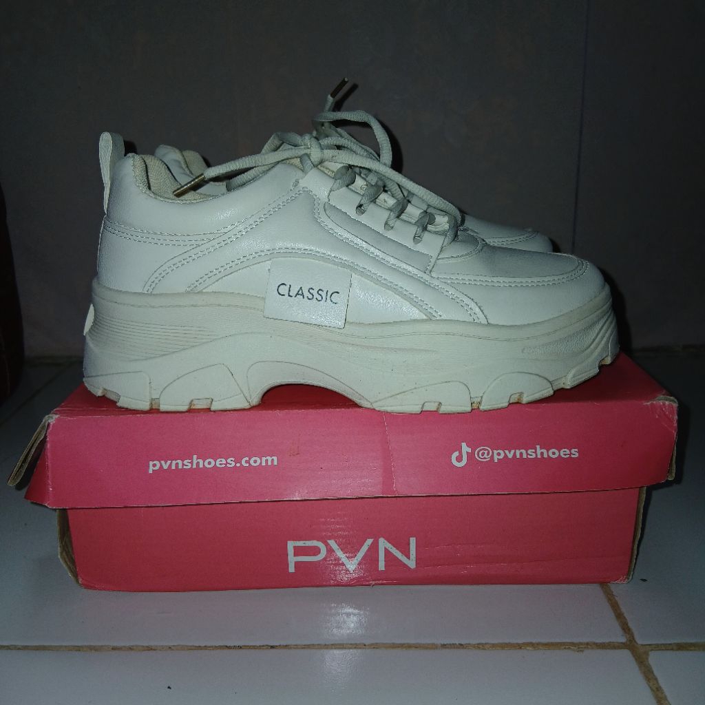 PVN YERI SEPATU SNEAKERS